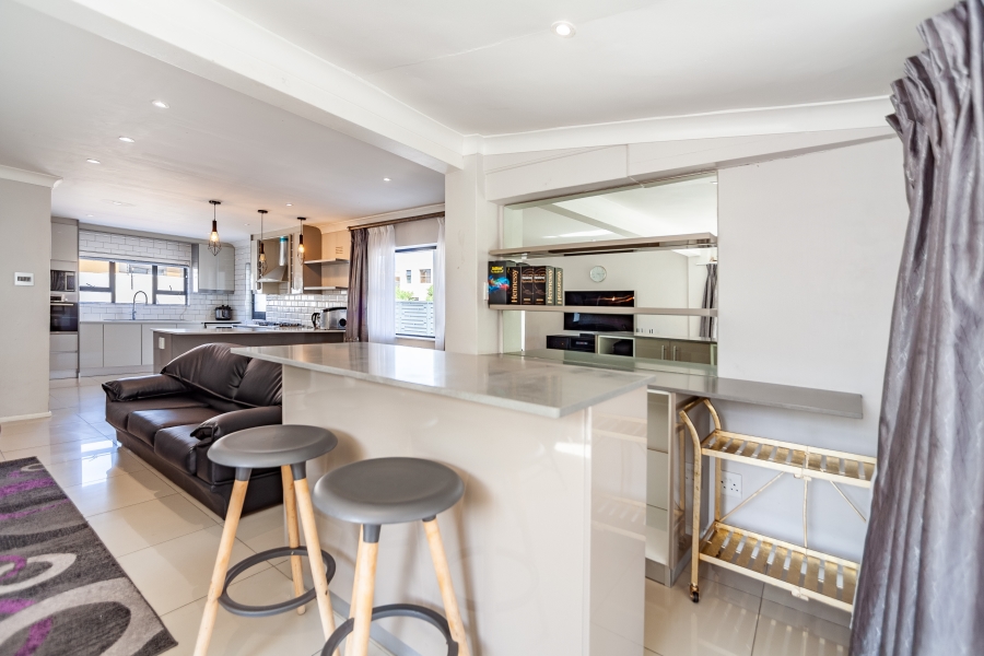 8 Bedroom Property for Sale in Milnerton Ridge Western Cape